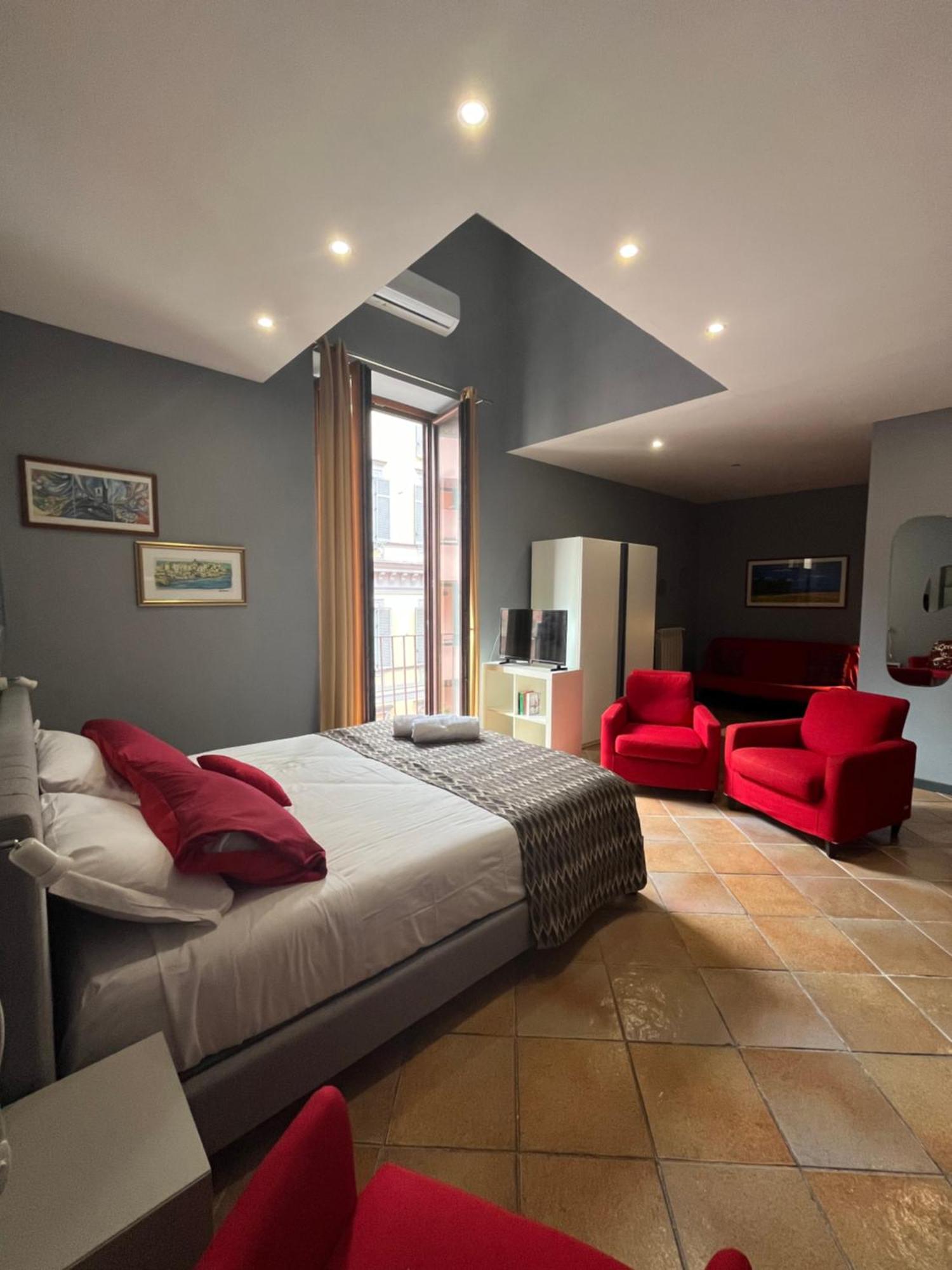 Naples Luxury Suites B&B ภายนอก รูปภาพ