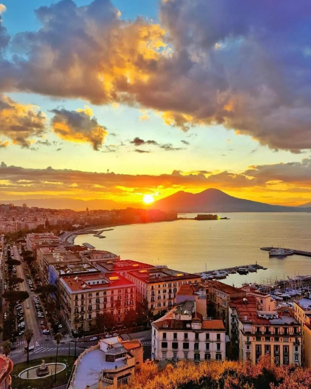 Naples Luxury Suites B&B ภายนอก รูปภาพ