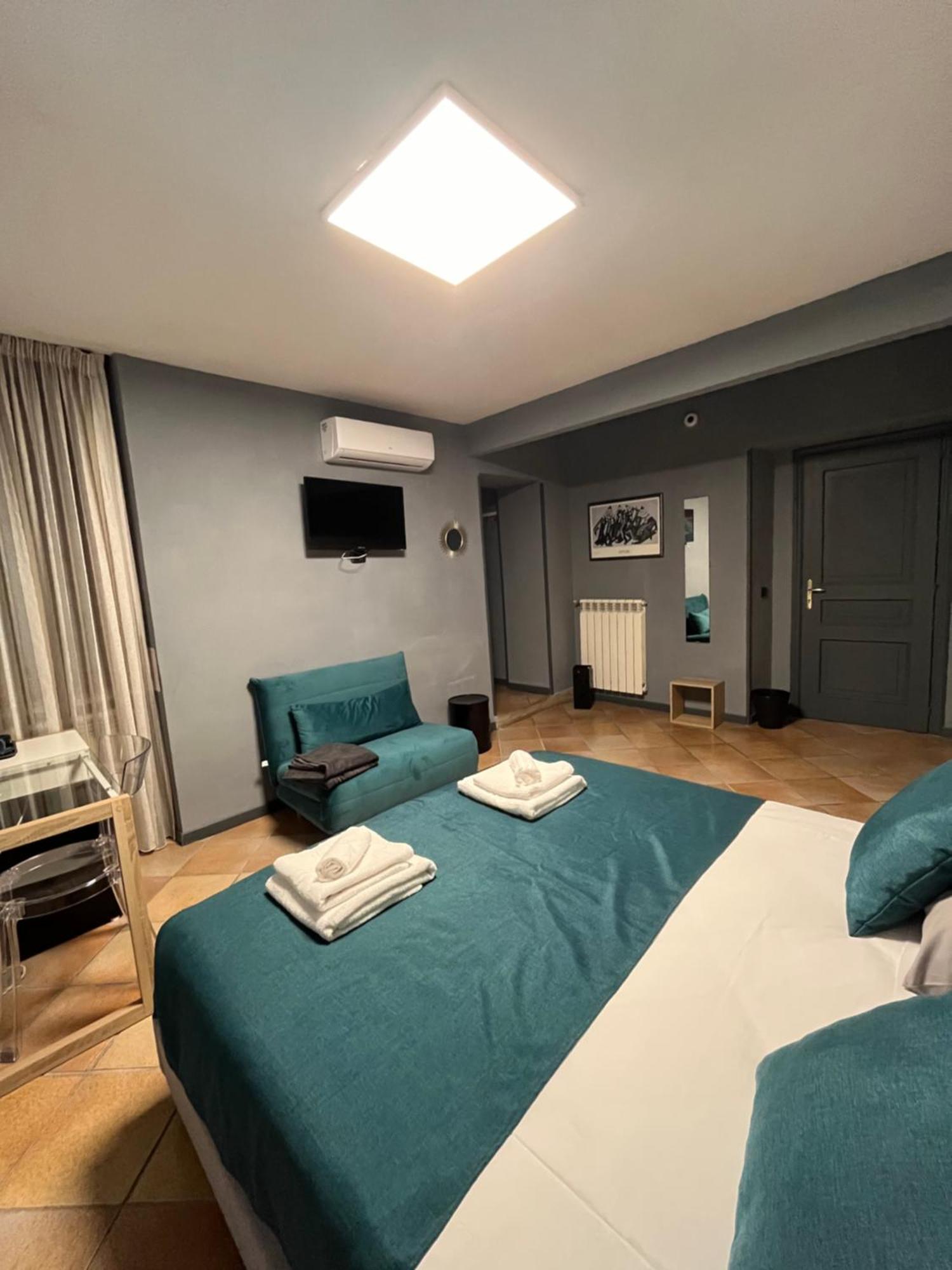 Naples Luxury Suites B&B ภายนอก รูปภาพ